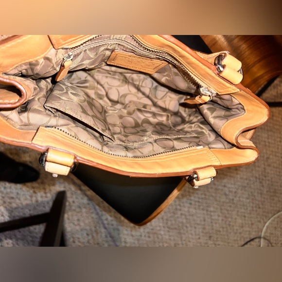 8 Coach all leather vintage shoulder bag - Picture 7 of 13